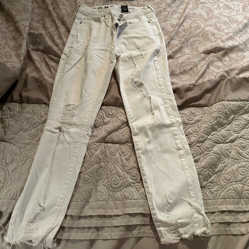 White Ripped jeans